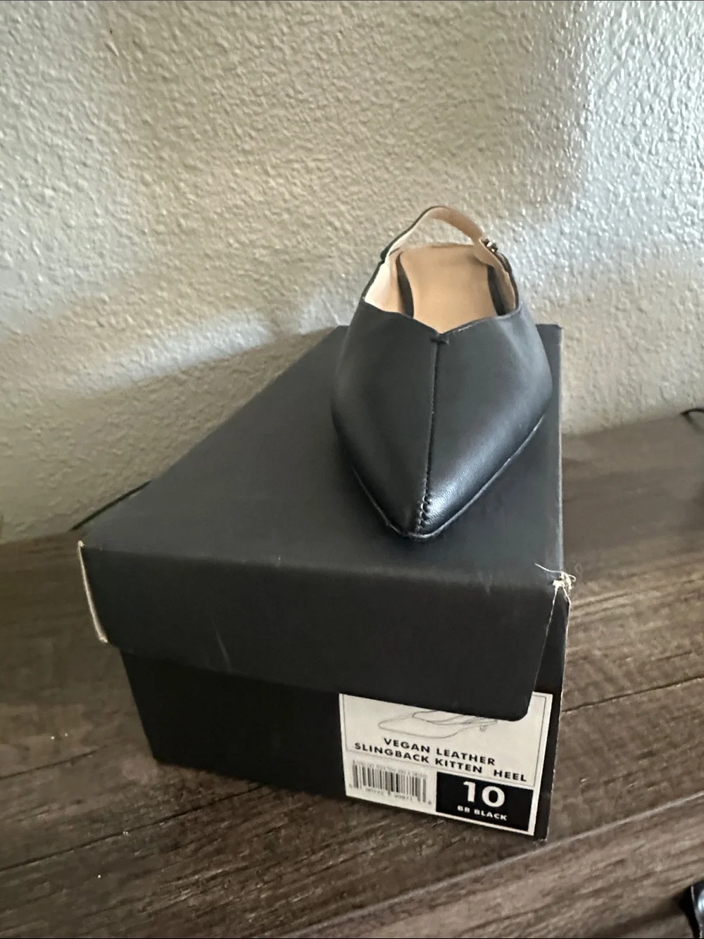Banana Republic Black Pointed-Toe Slingback Kitten Heel